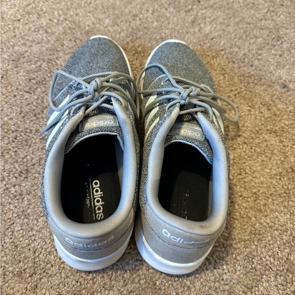 Adidas tennis shoes - Picture 2 of 4